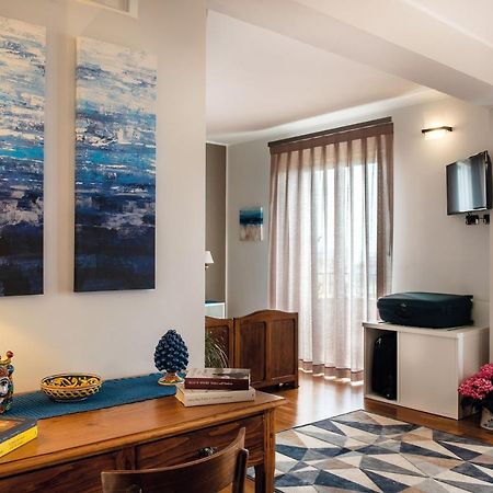 Torrevarata - Guest Rooms Santa Teresa Di Riva Exterior foto